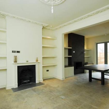Quintessential Town House Close To Central London Exterior foto