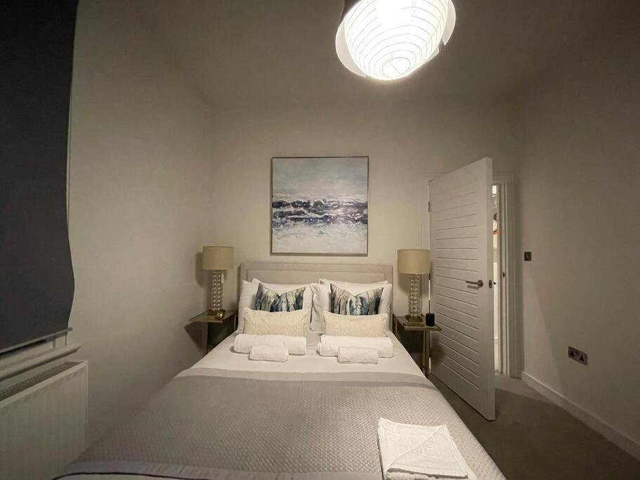 Quintessential Town House Close To Central London Exterior foto
