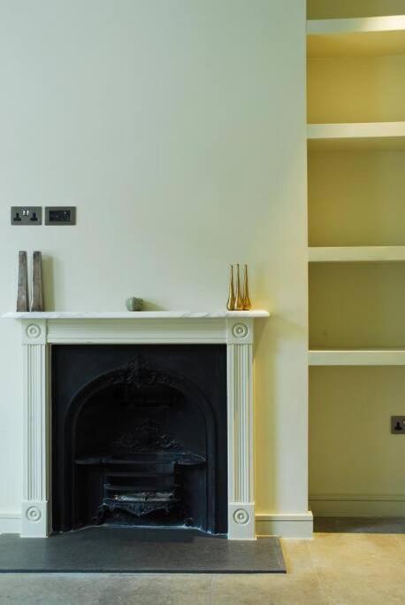 Quintessential Town House Close To Central London Exterior foto